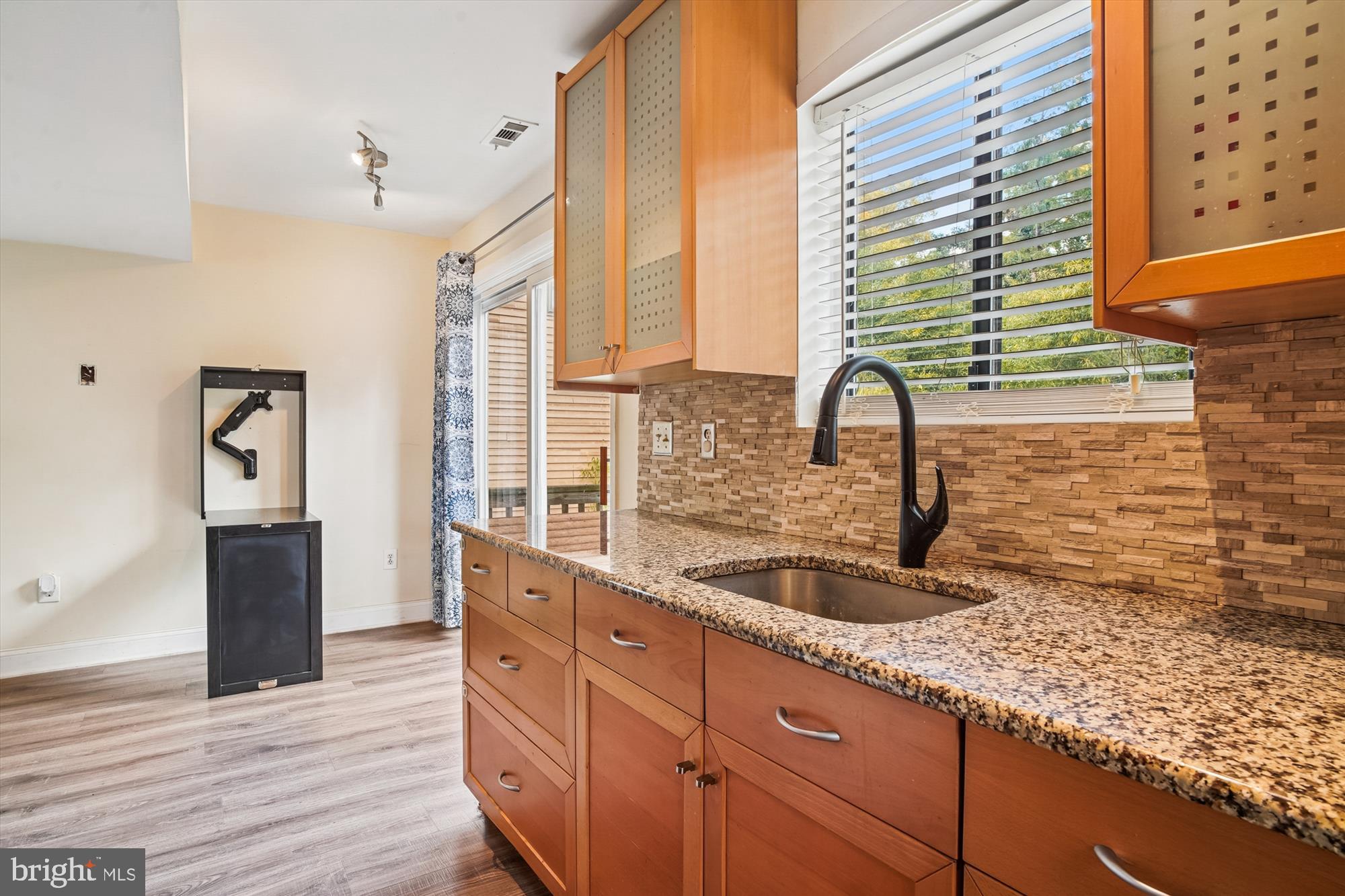 WOODLAND BEACH - Residential