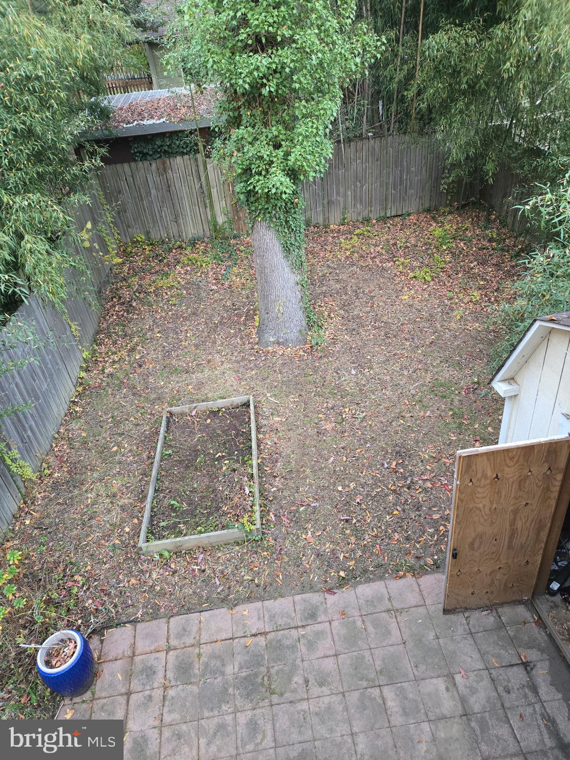 WOODLAND BEACH - Residential