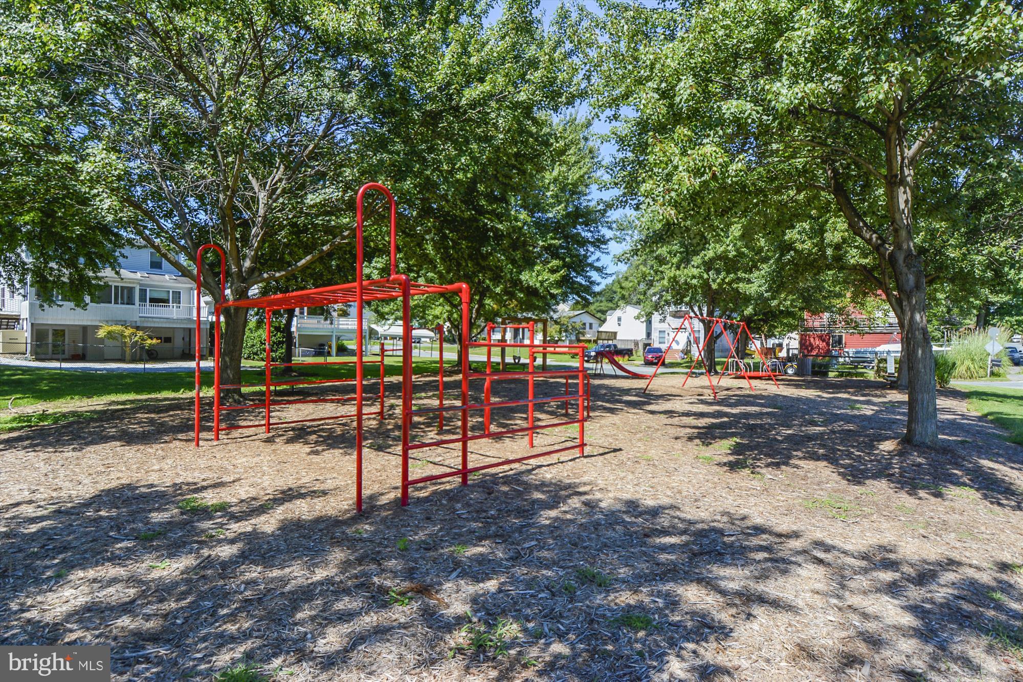 WOODLAND BEACH - Residential