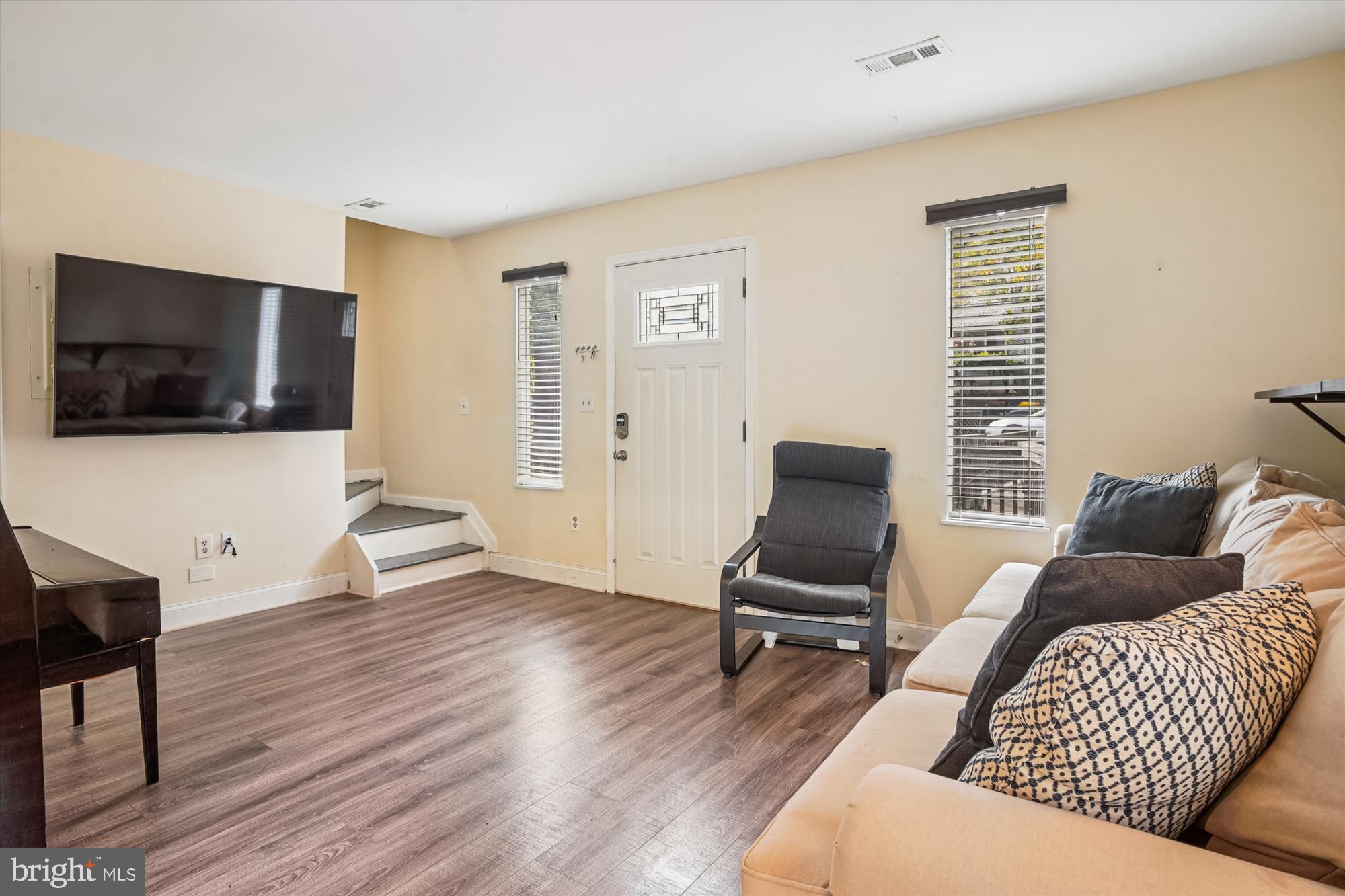 WOODLAND BEACH - Residential