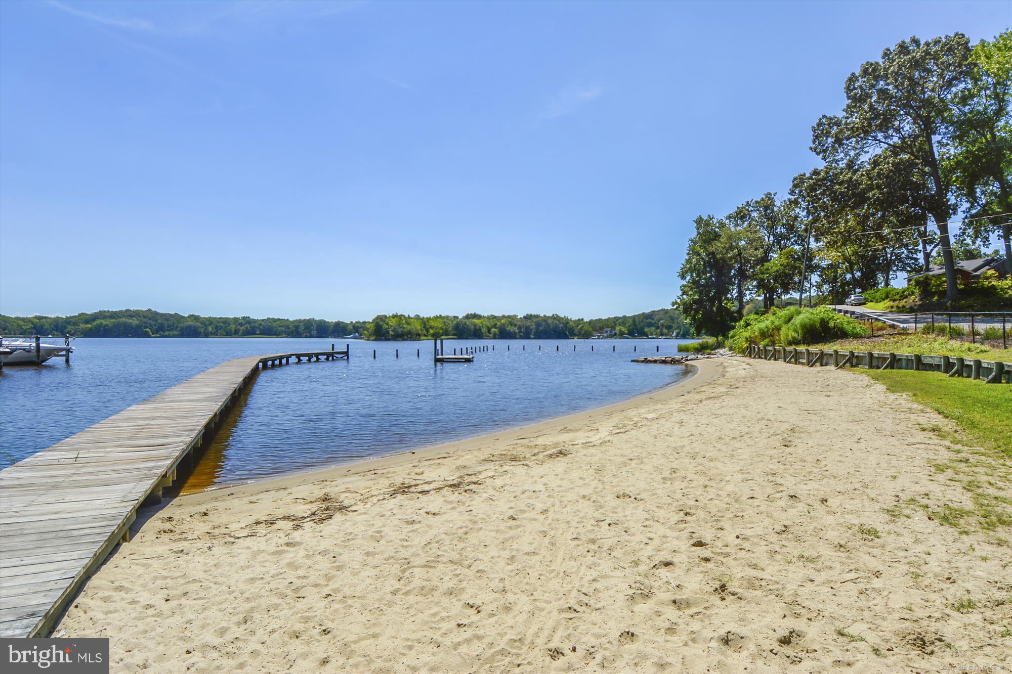 WOODLAND BEACH - Residential