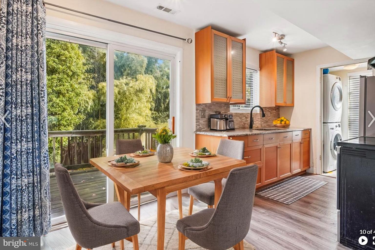 WOODLAND BEACH - Residential