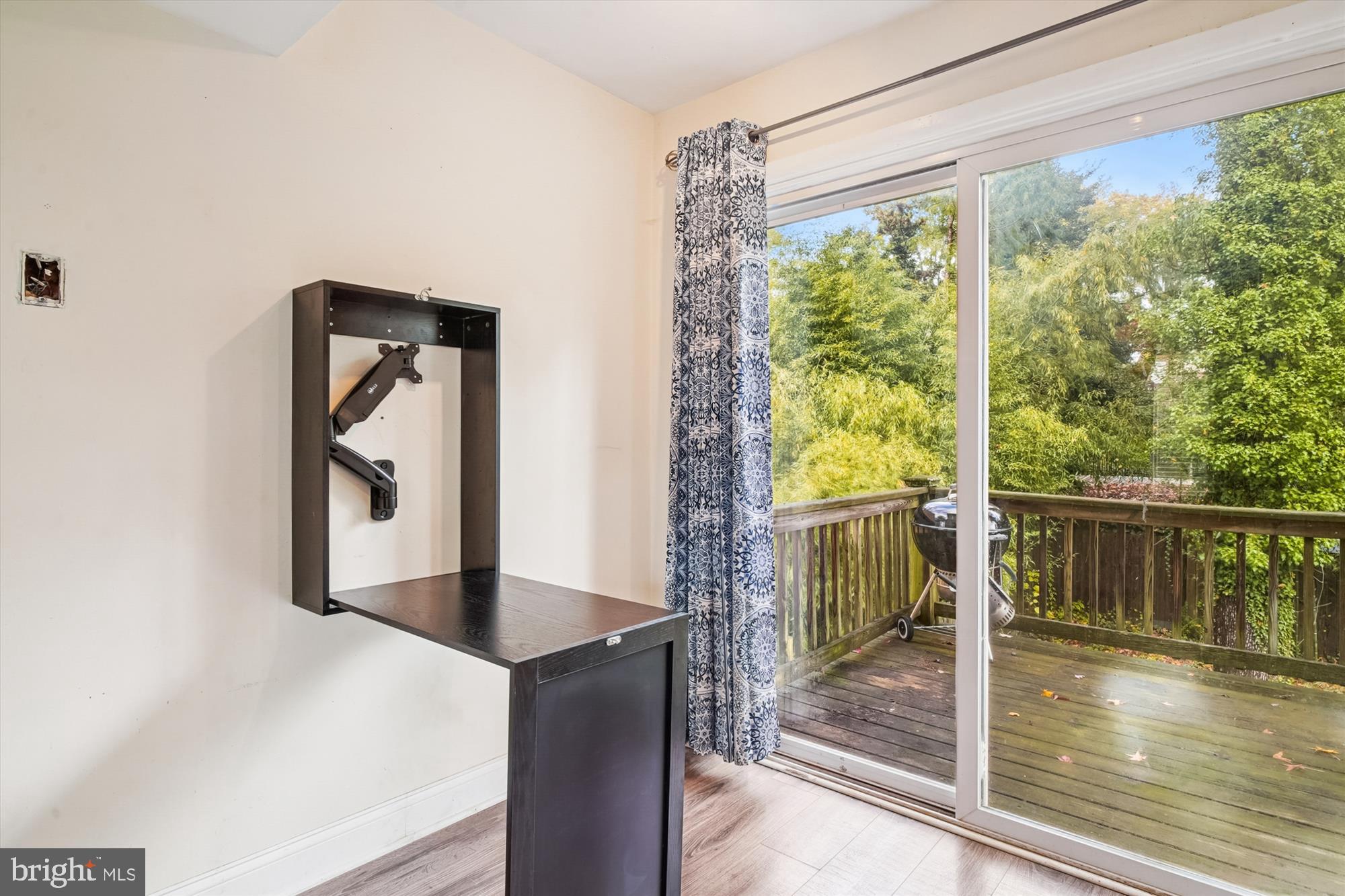 WOODLAND BEACH - Residential