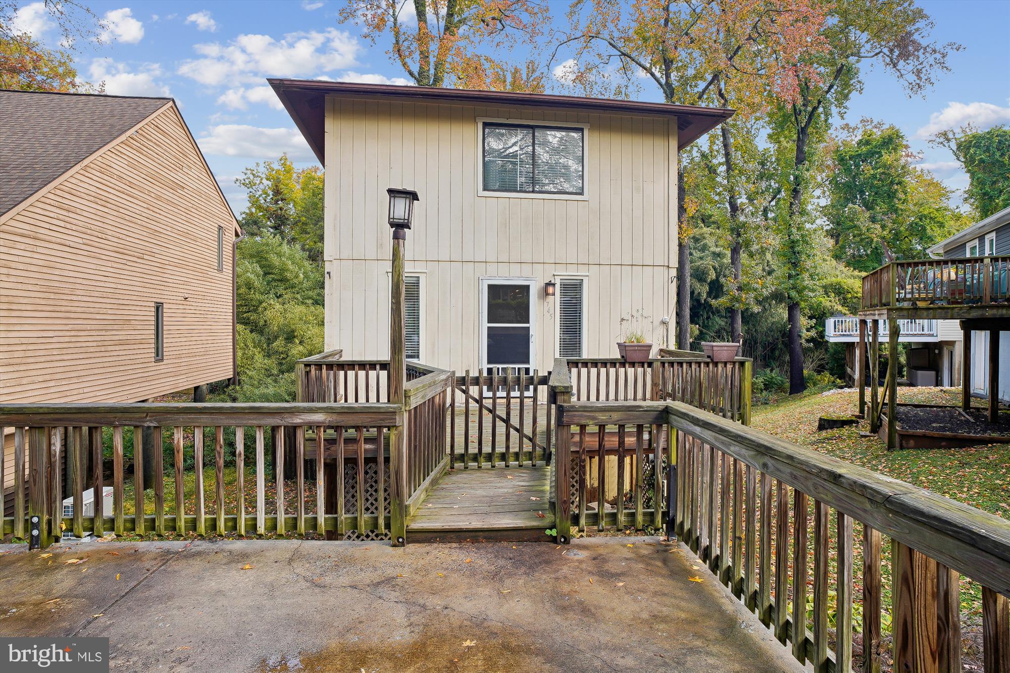 WOODLAND BEACH - Residential