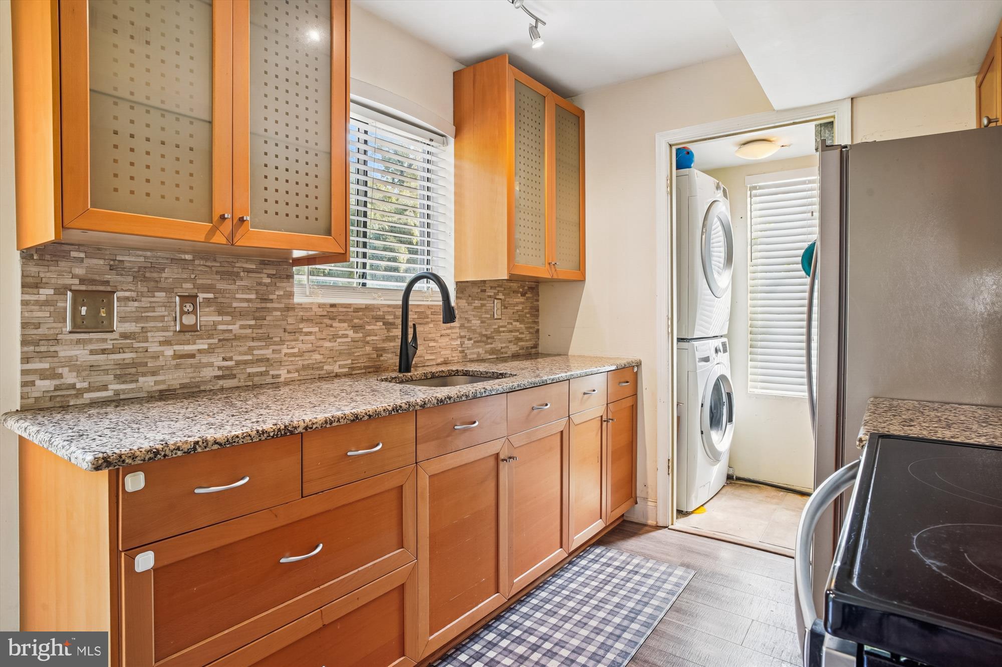 WOODLAND BEACH - Residential