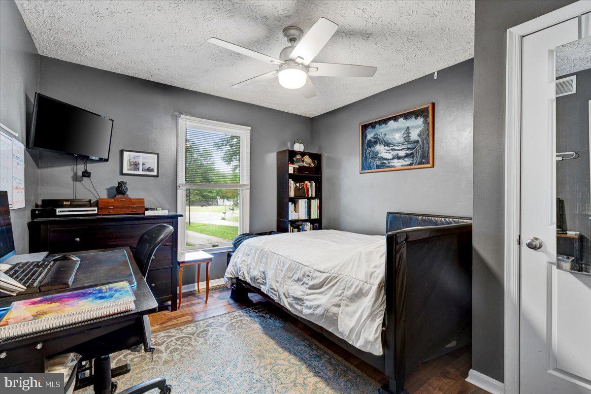 OAK HOLLOW - Residential