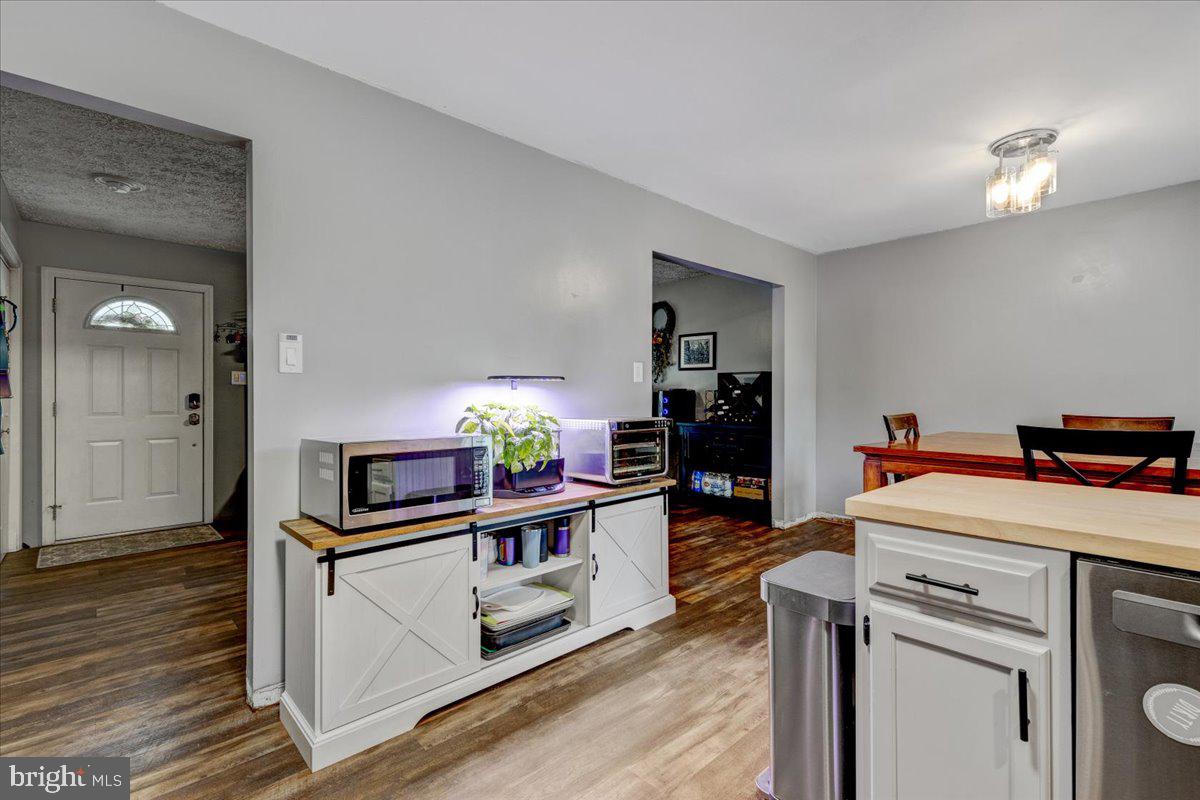 OAK HOLLOW - Residential