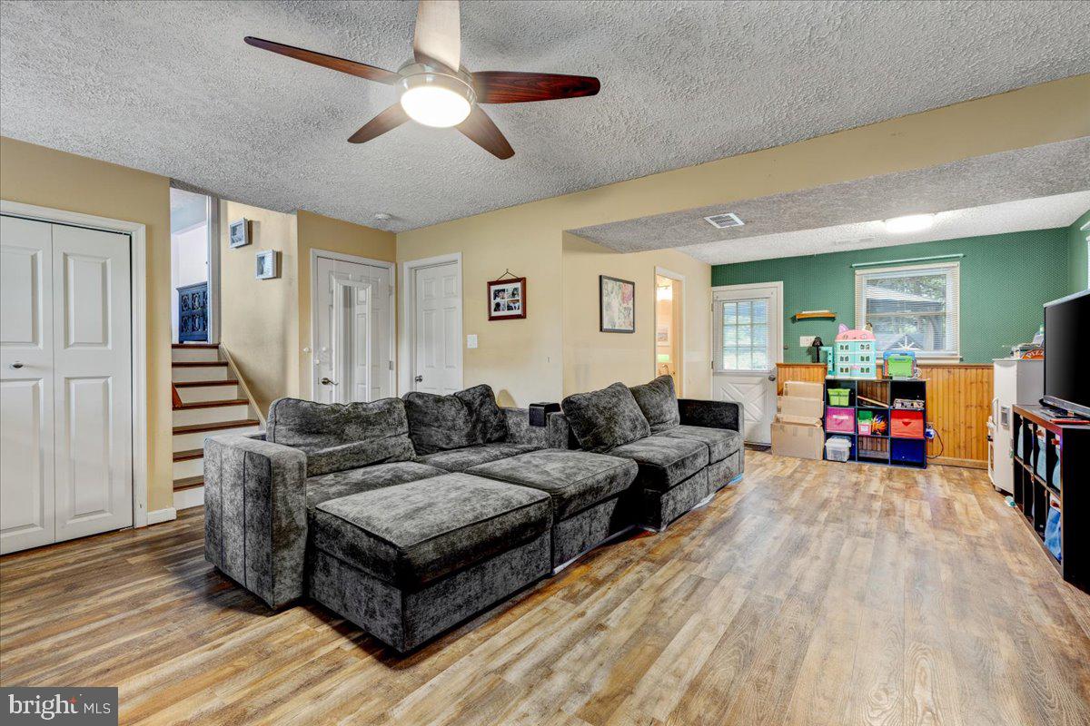 OAK HOLLOW - Residential