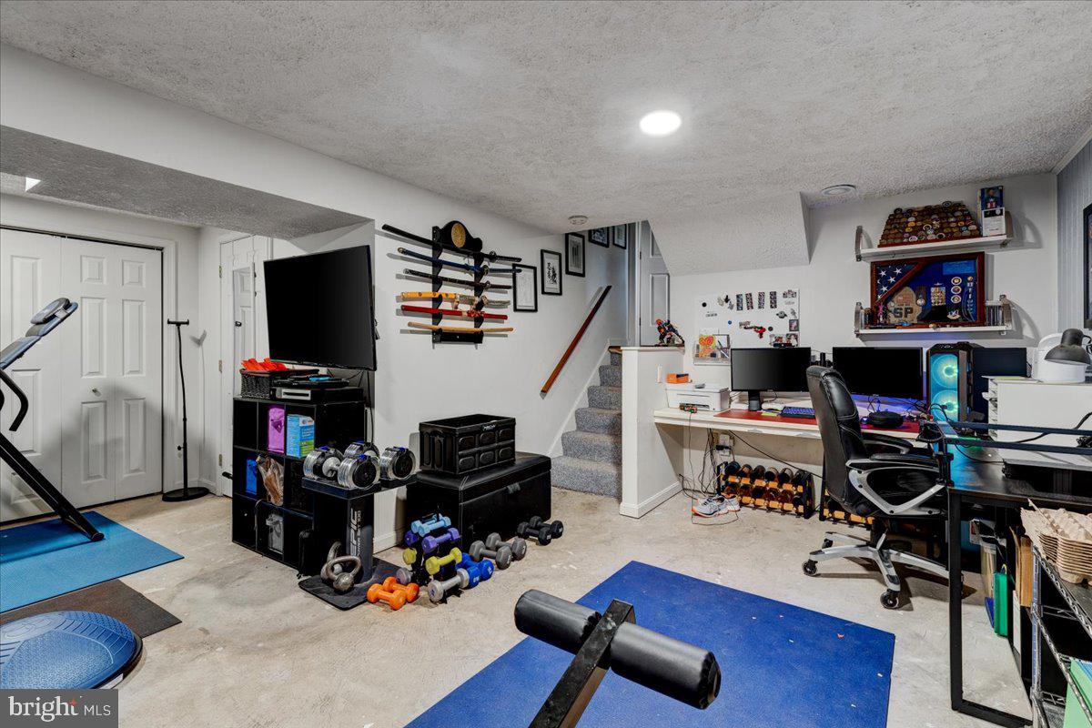 OAK HOLLOW - Residential