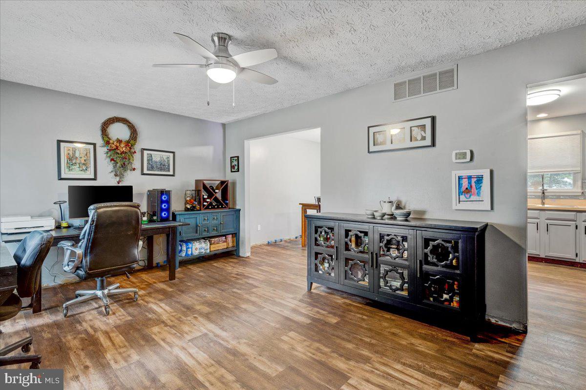 OAK HOLLOW - Residential