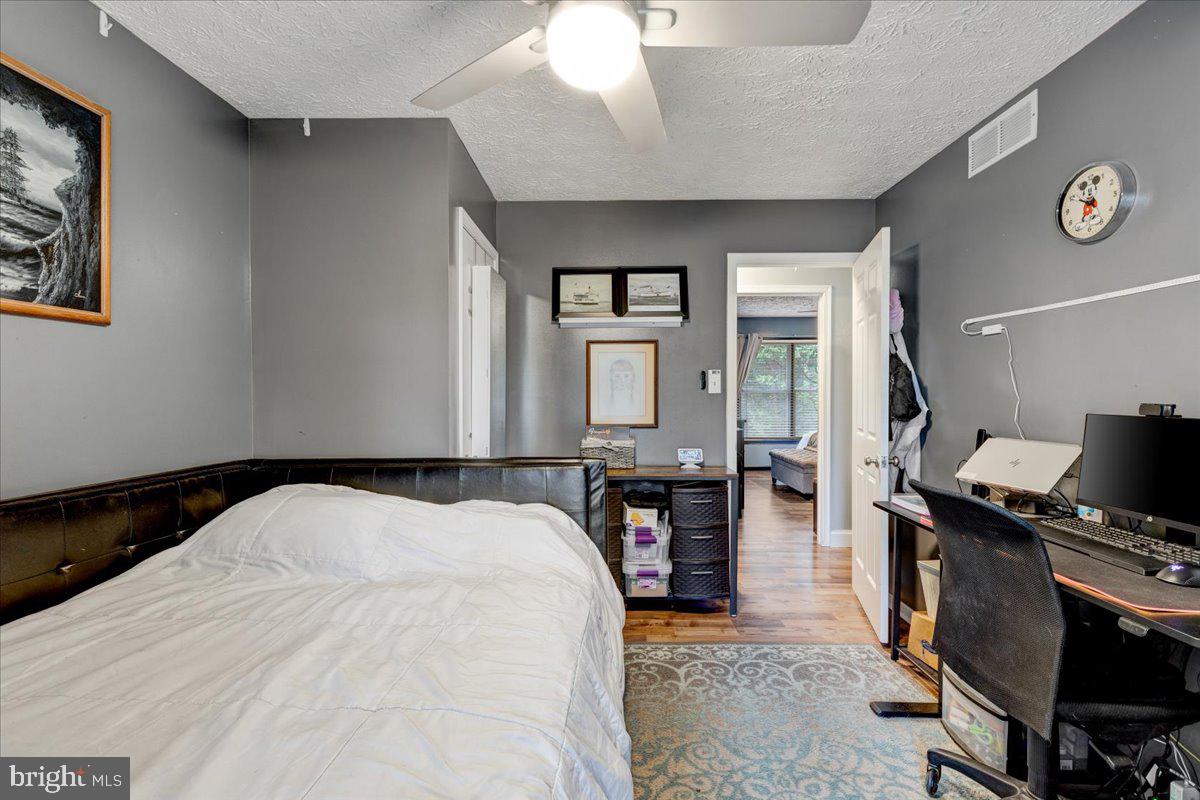 OAK HOLLOW - Residential