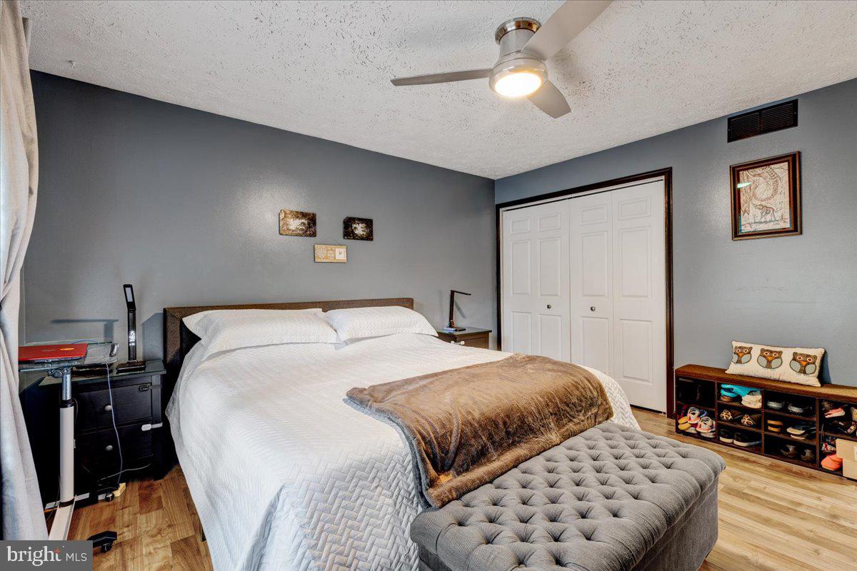 OAK HOLLOW - Residential