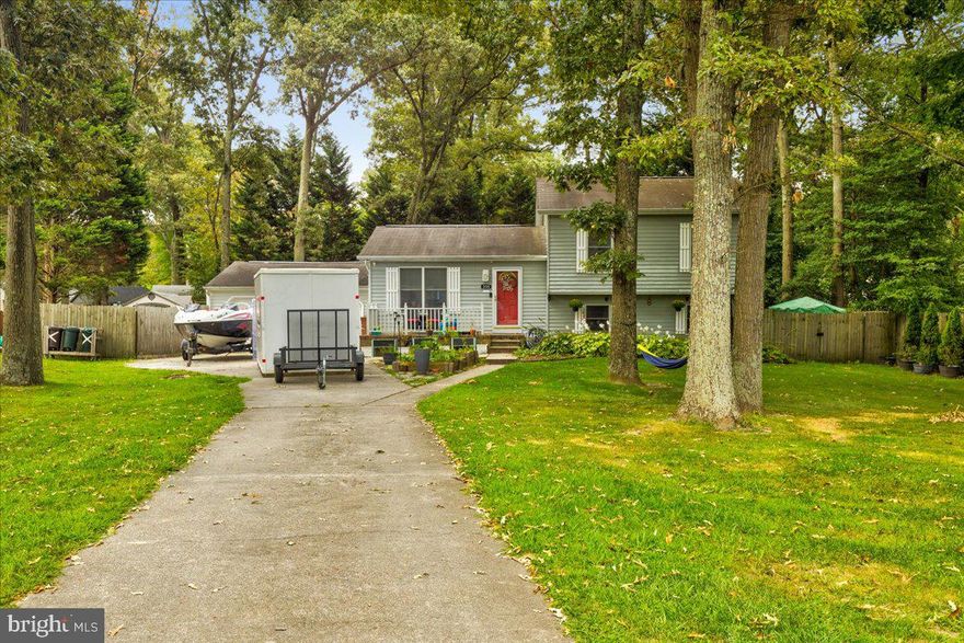 Welcome to your dream home! This inviting split-level residence is nestled on a generous 1/2 acre lot, tucked away in a tranquil cul-de-sac. Step onto the front porch and imagine yourself enjoying your morning coffee or quiet evenings. Inside, the allure of hardwood flooring sets the stage for elegance and comfort. The family room and finished rec room provide versatile spaces for relaxation and entertainment, catering to all your lifestyle needs. Indulge your inner chef in the gourmet kitchen, complete with stainless steel appliances that gleam with modern sophistication. A total of 3 bedrooms and 2.5 baths ensure ample space. The expansive yard is perfect for outdoor activities and gardening, while  the deck and patio offer ideal space for unwinding or hosting gatherings.  With a 2-car garage, your parking and storage needs are effortlessly met. Seize this opportunity to own a home that seamlessly combines practicality, style, and the joys of indoor-outdoor living.