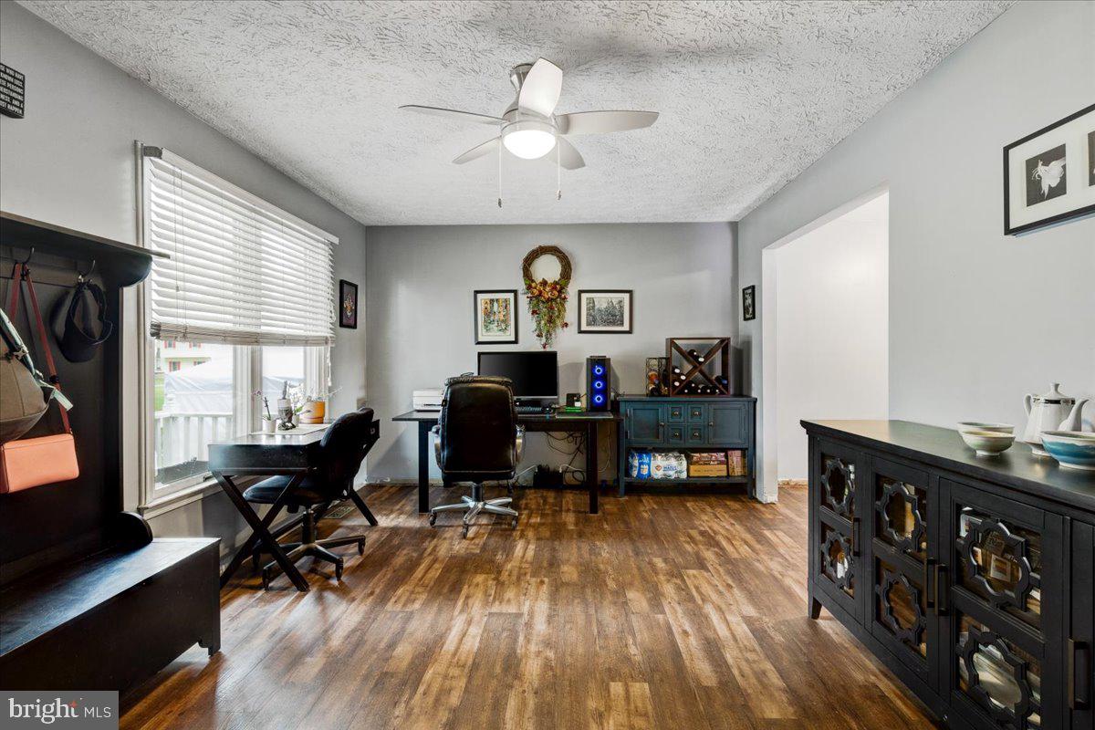 OAK HOLLOW - Residential