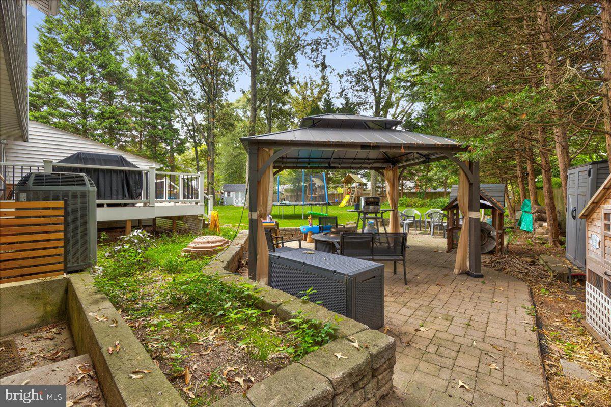 OAK HOLLOW - Residential