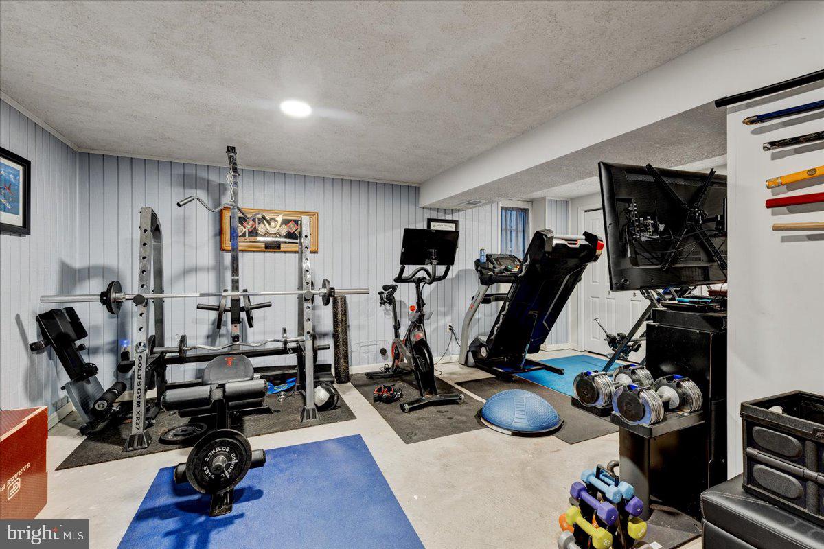 OAK HOLLOW - Residential