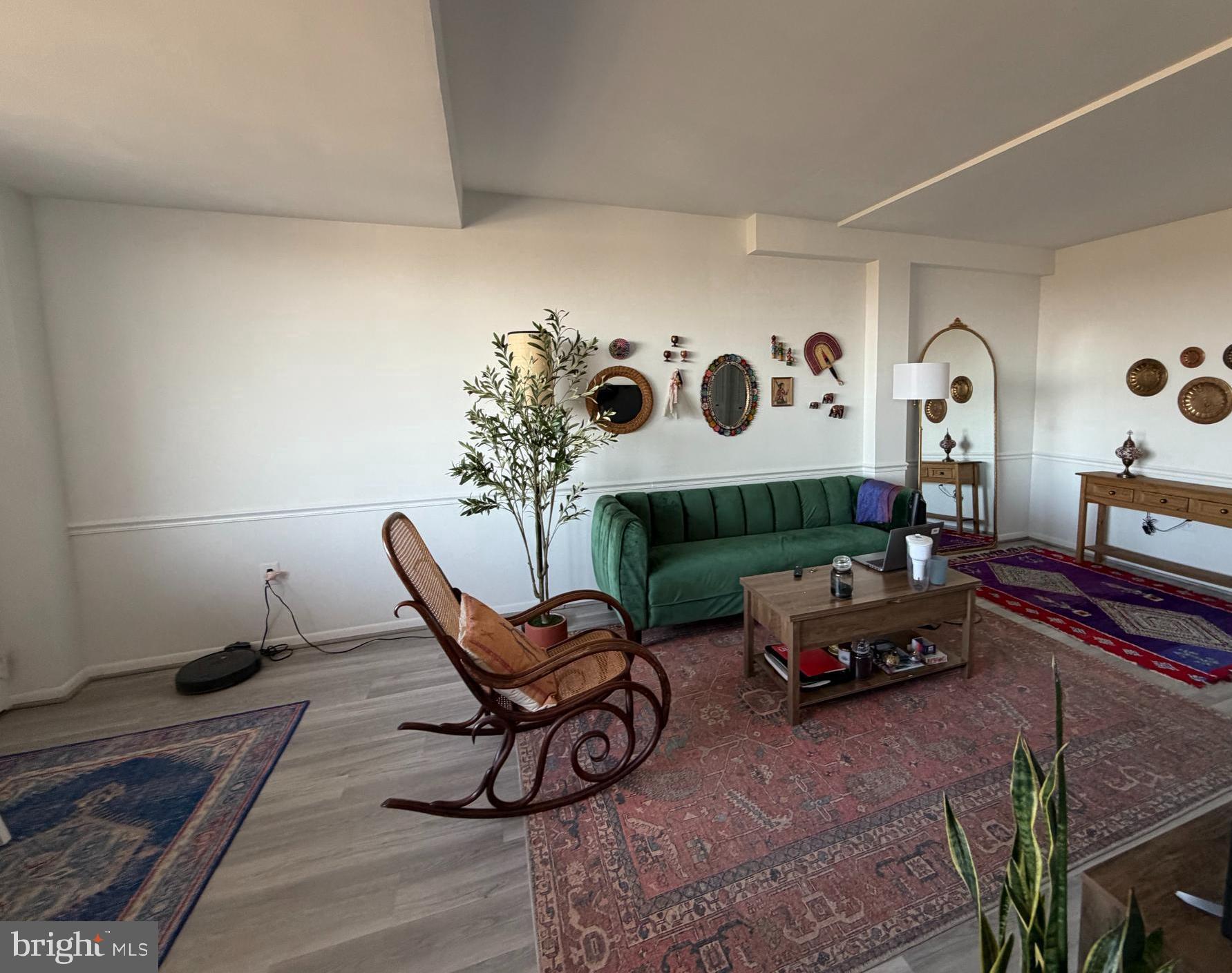 4390 LORCOM LANE 805