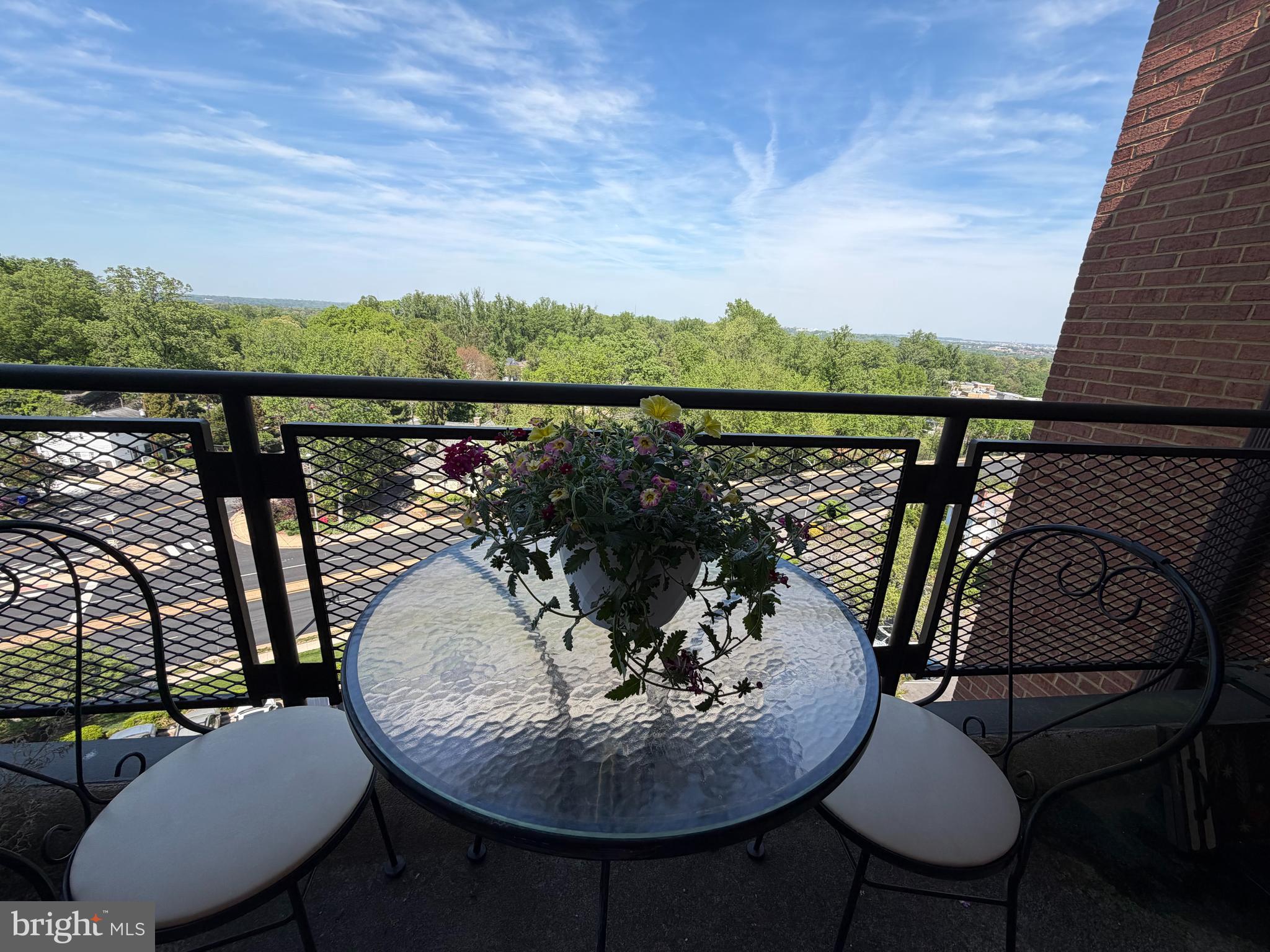 4390 LORCOM LANE 805