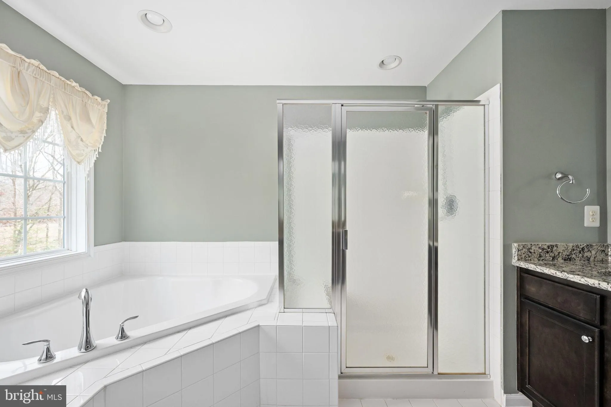 Fredericksburg, Virginia 22406, United States, 4 Bedrooms Bedrooms, ,4 BathroomsBathrooms,Residential,Contingent,249632