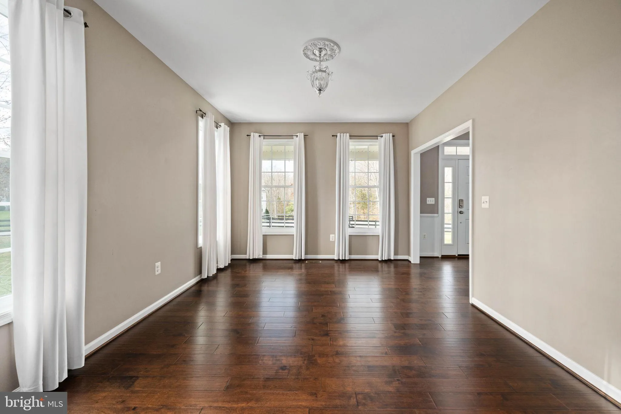 Fredericksburg, Virginia 22406, United States, 4 Bedrooms Bedrooms, ,4 BathroomsBathrooms,Residential,Contingent,249632