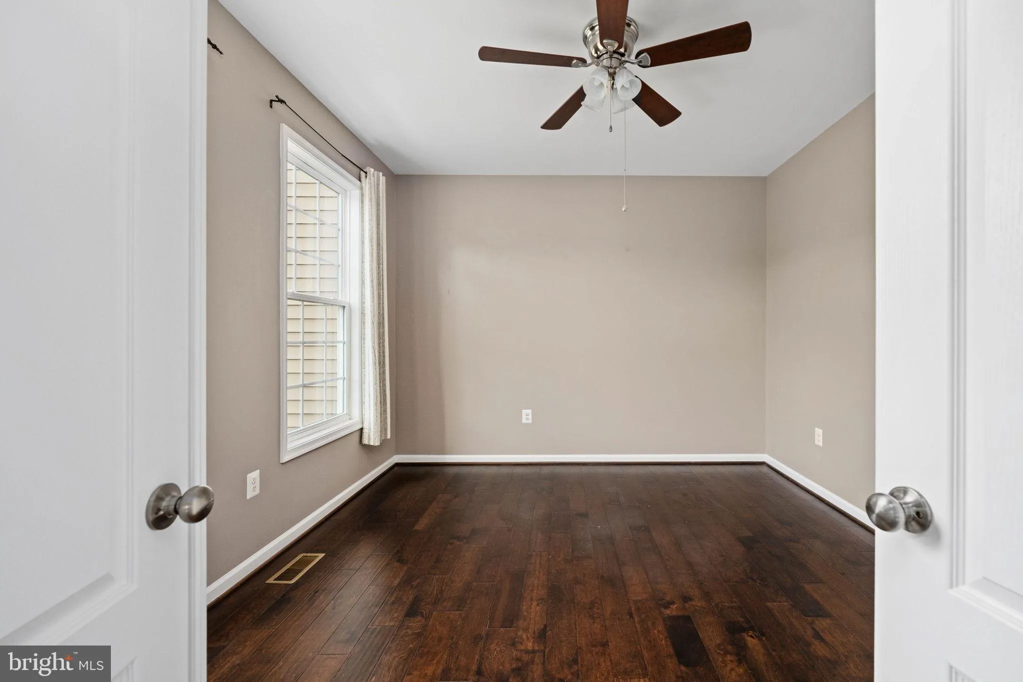 Fredericksburg, Virginia 22406, United States, 4 Bedrooms Bedrooms, ,4 BathroomsBathrooms,Residential,Contingent,249632