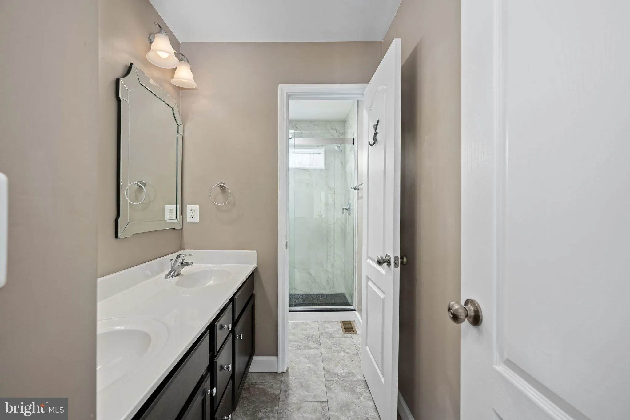 Fredericksburg, Virginia 22406, United States, 4 Bedrooms Bedrooms, ,4 BathroomsBathrooms,Residential,Contingent,249632