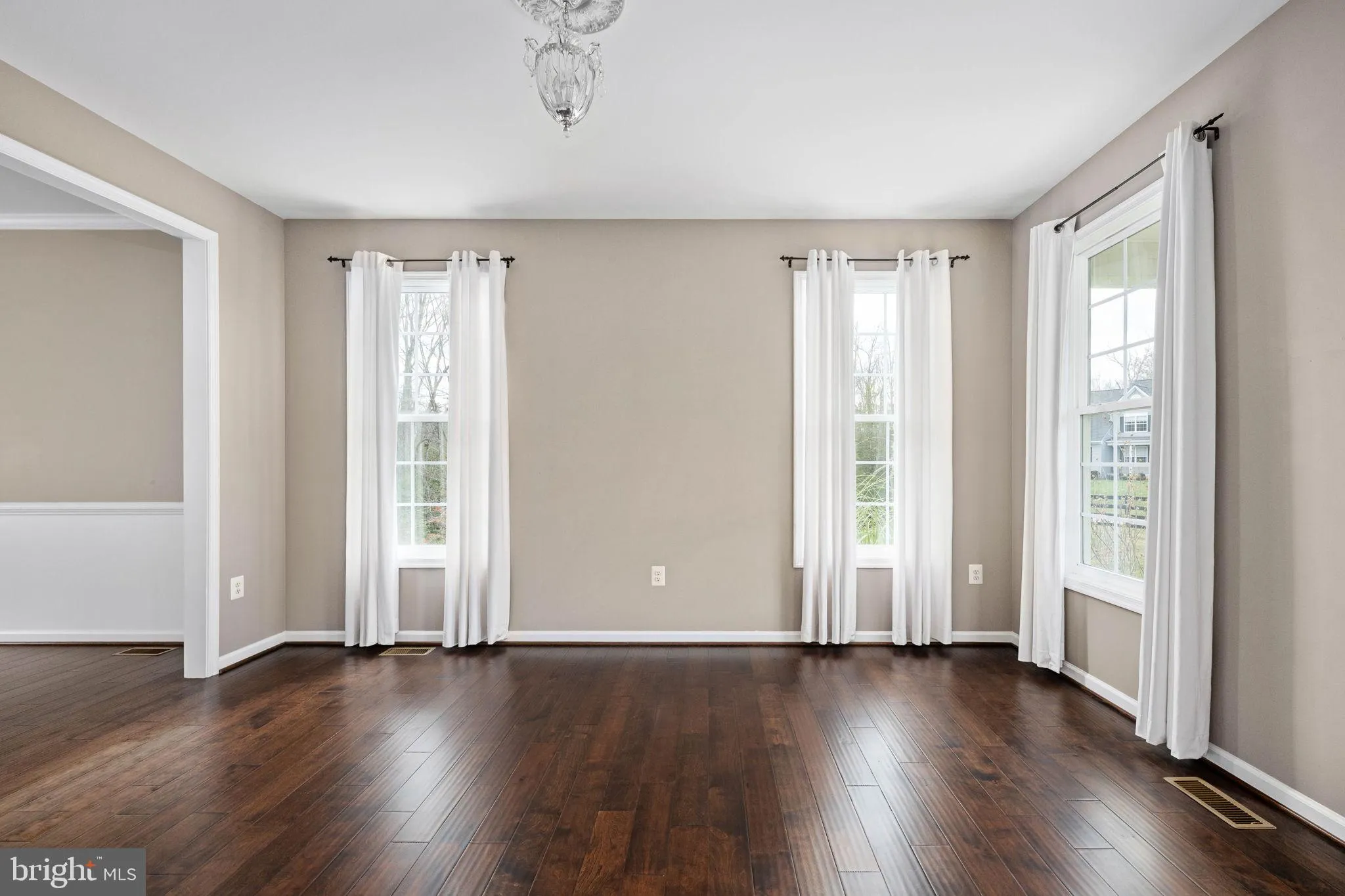 Fredericksburg, Virginia 22406, United States, 4 Bedrooms Bedrooms, ,4 BathroomsBathrooms,Residential,Contingent,249632