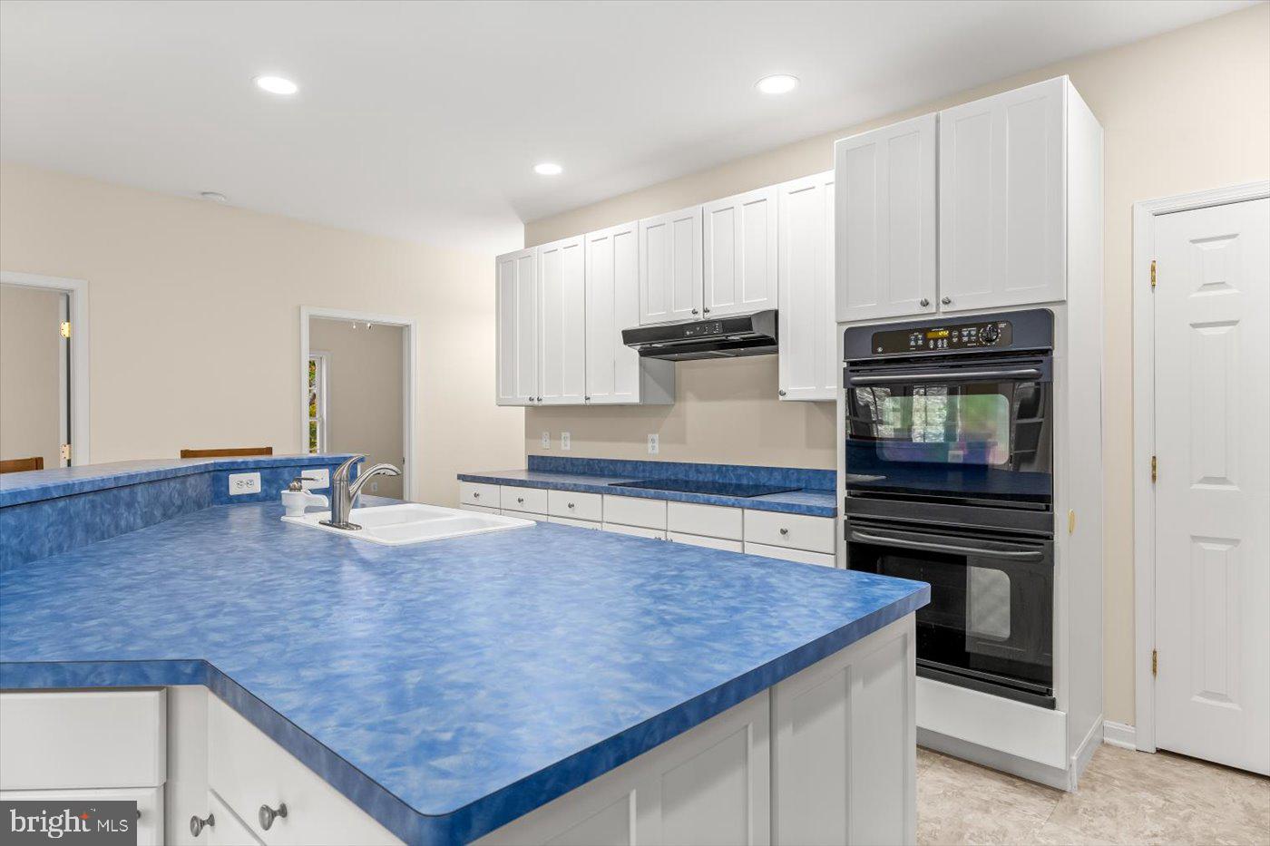 PRESIDENTIAL LAKES - Residential