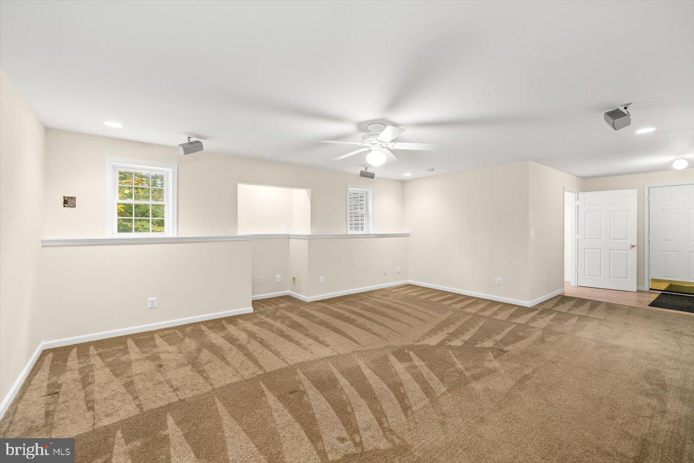 PRESIDENTIAL LAKES - Residential