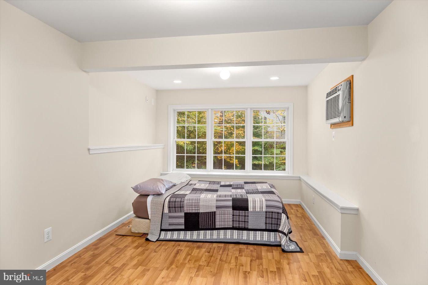 PRESIDENTIAL LAKES - Residential