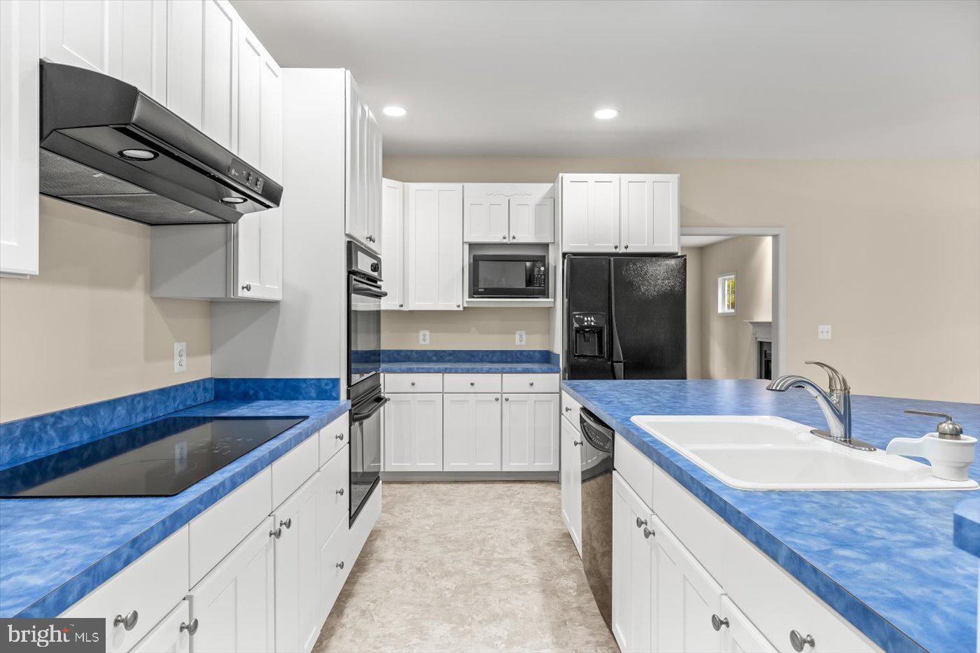 PRESIDENTIAL LAKES - Residential