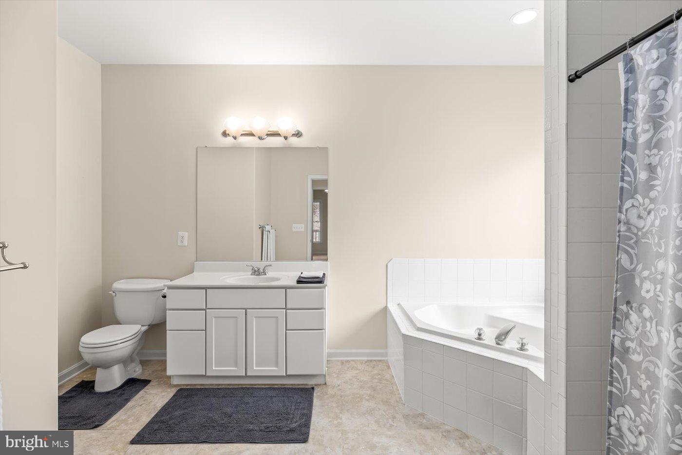 PRESIDENTIAL LAKES - Residential