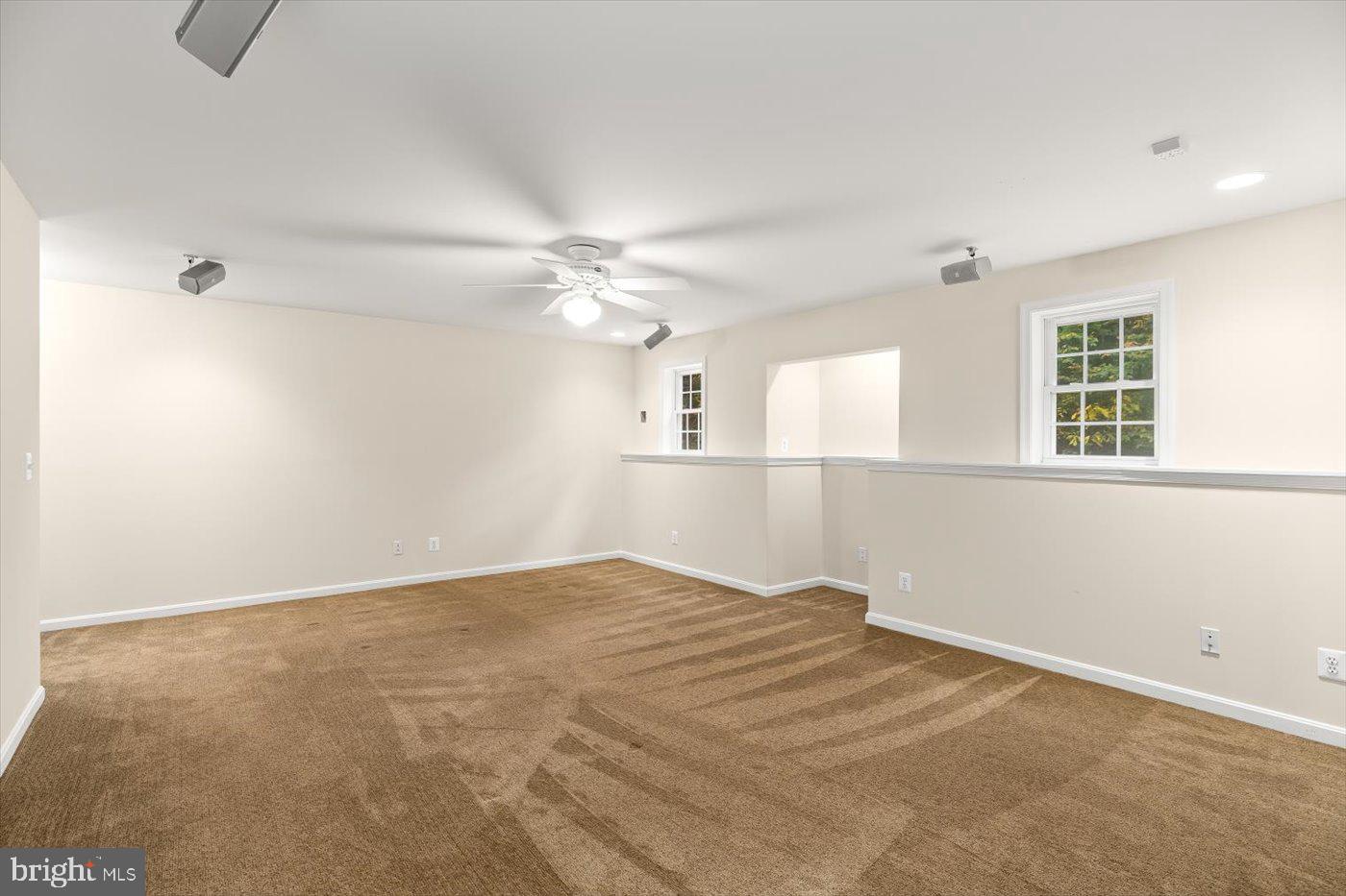 PRESIDENTIAL LAKES - Residential