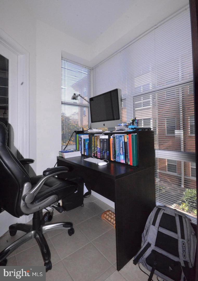 PIERSIDE AT HARBORVIEW - Residential Lease