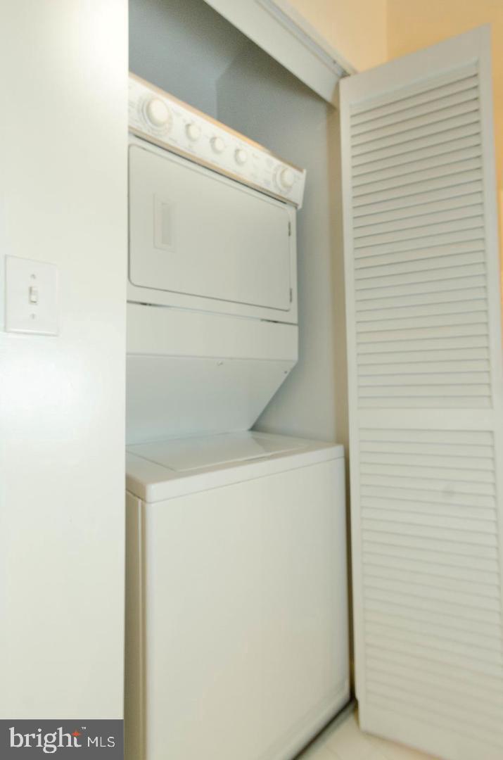 PIERSIDE AT HARBORVIEW - Residential Lease