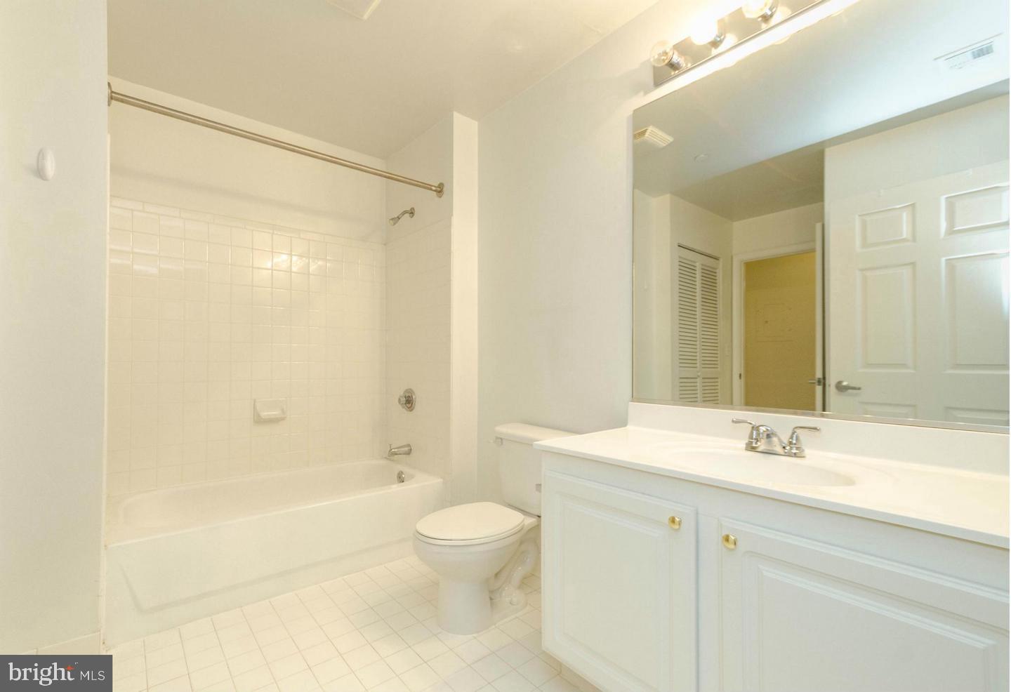 PIERSIDE AT HARBORVIEW - Residential Lease