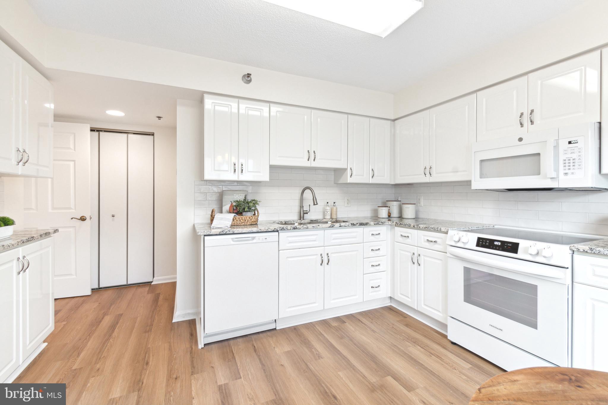 LEISURE WORLD - Residential