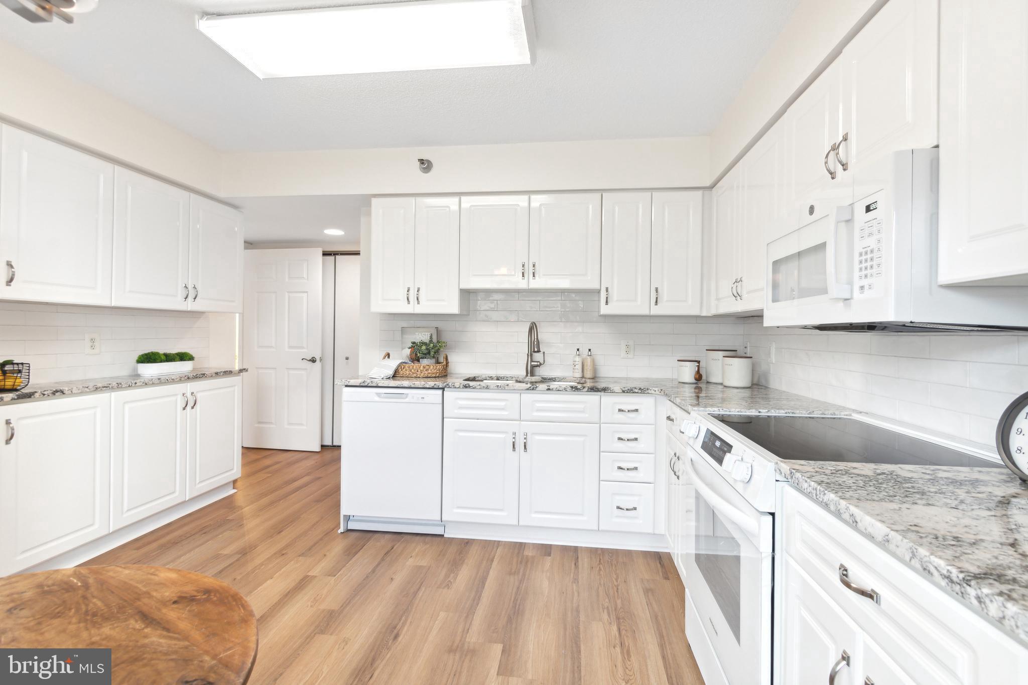 LEISURE WORLD - Residential