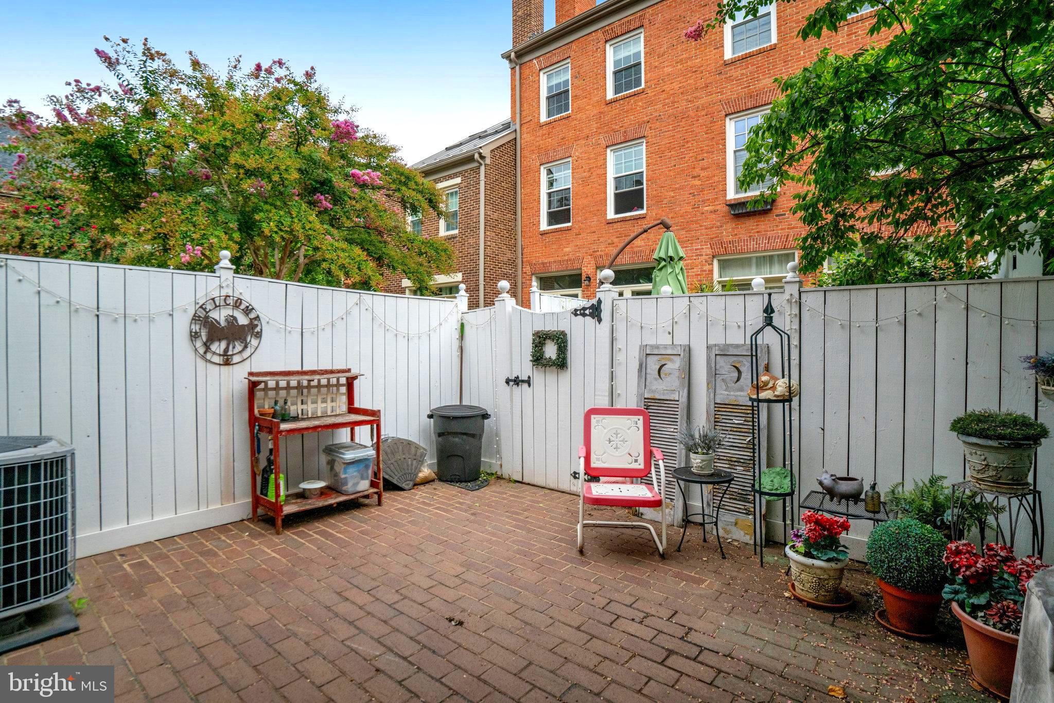 CANAL WAY - Residential Lease