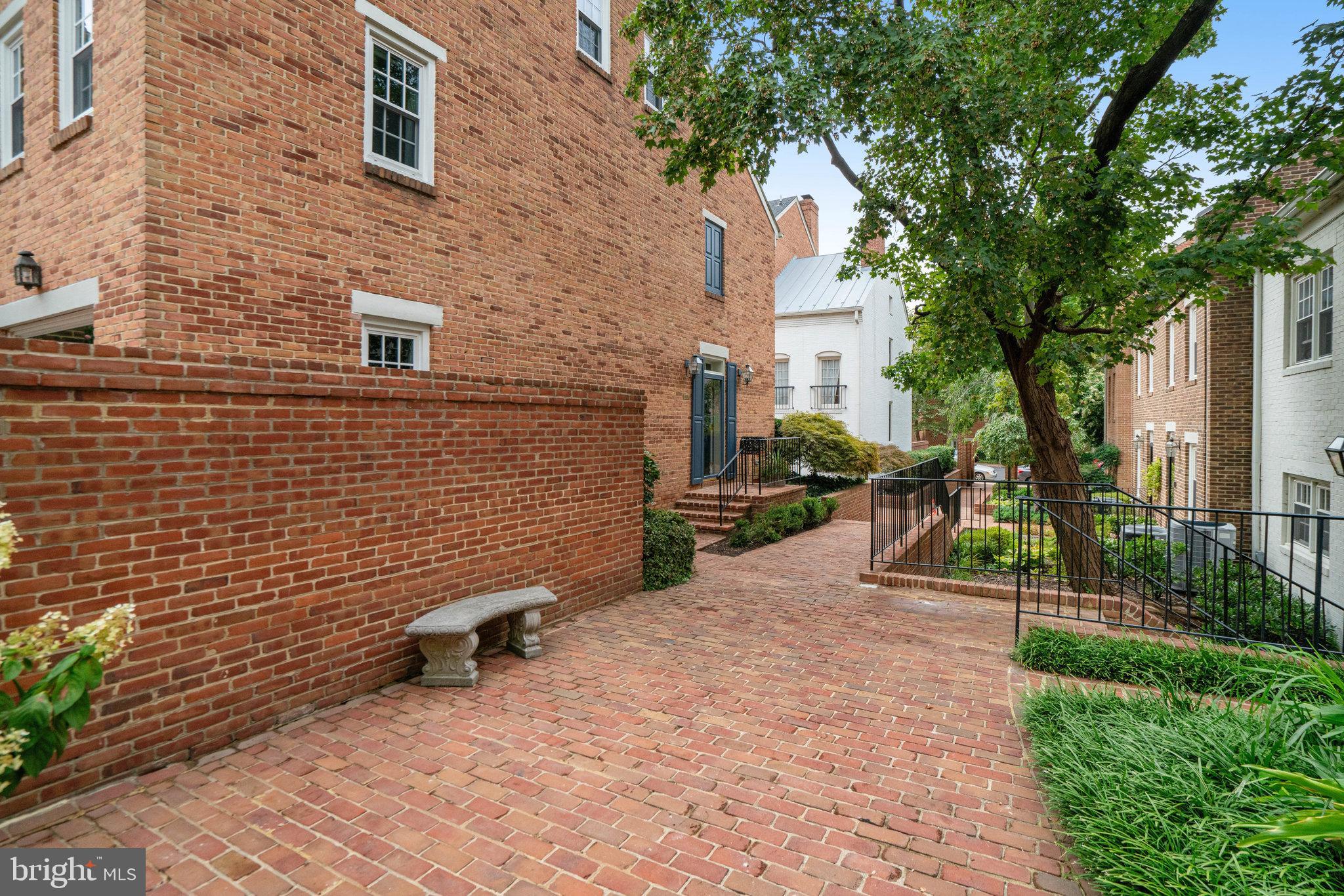 CANAL WAY - Residential Lease