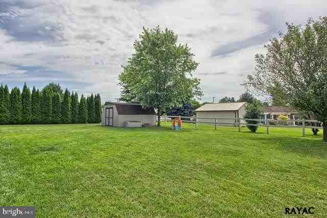 PINEVIEW - Residential