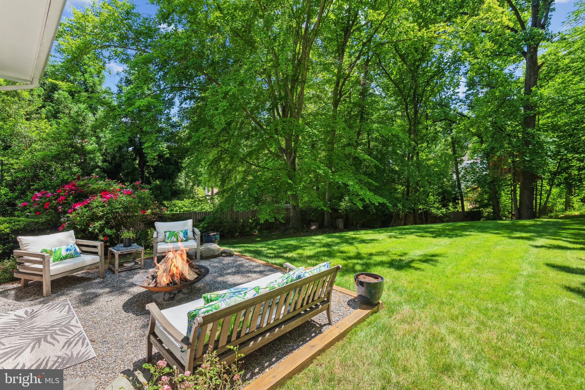 BURNING TREE VIEW - Residential