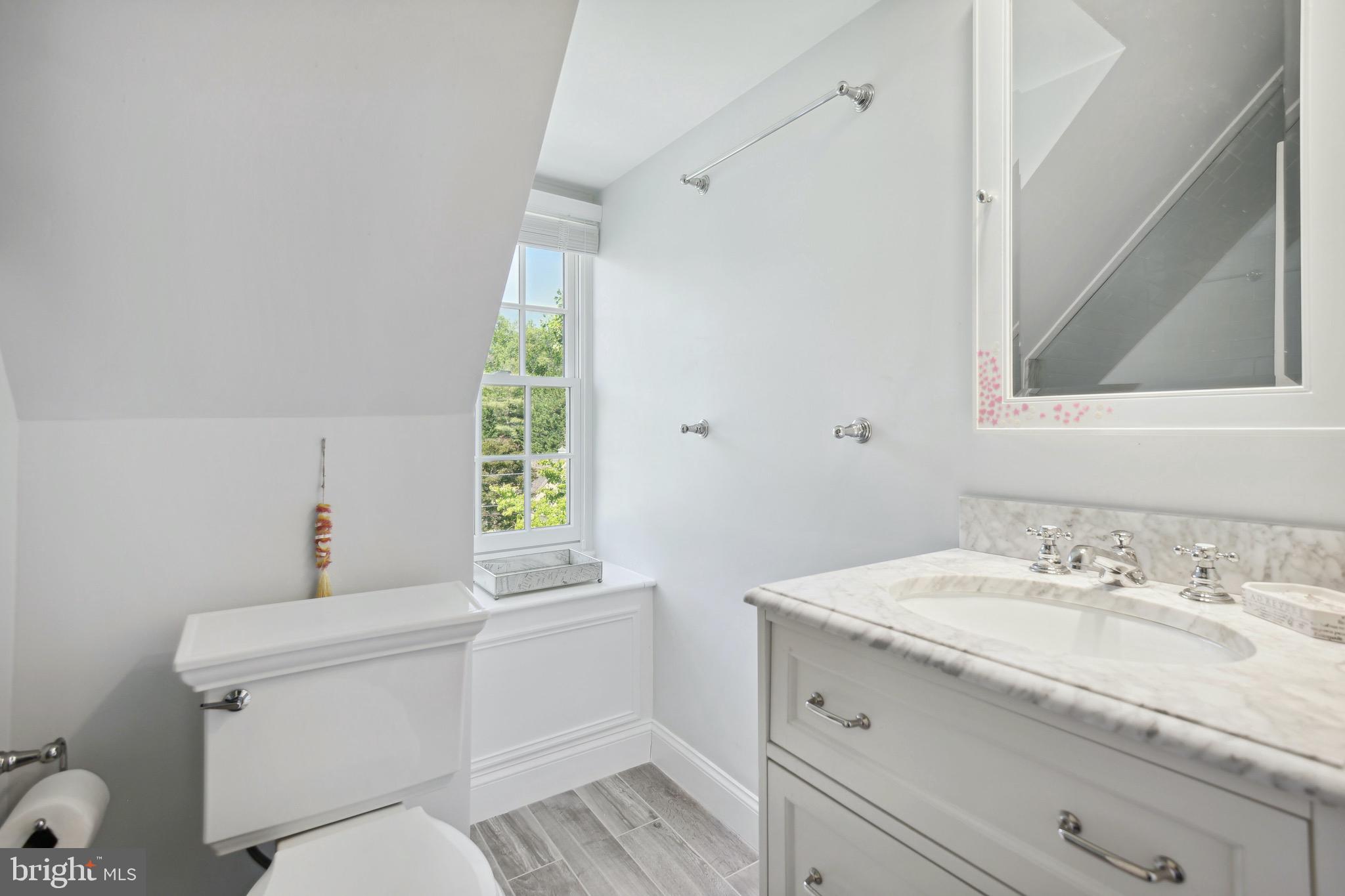 BURNING TREE VIEW - Residential