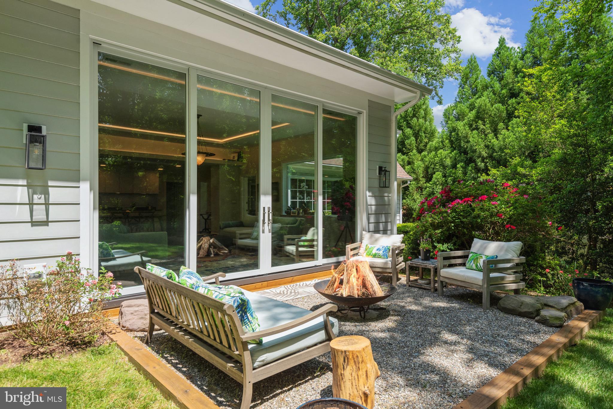 BURNING TREE VIEW - Residential