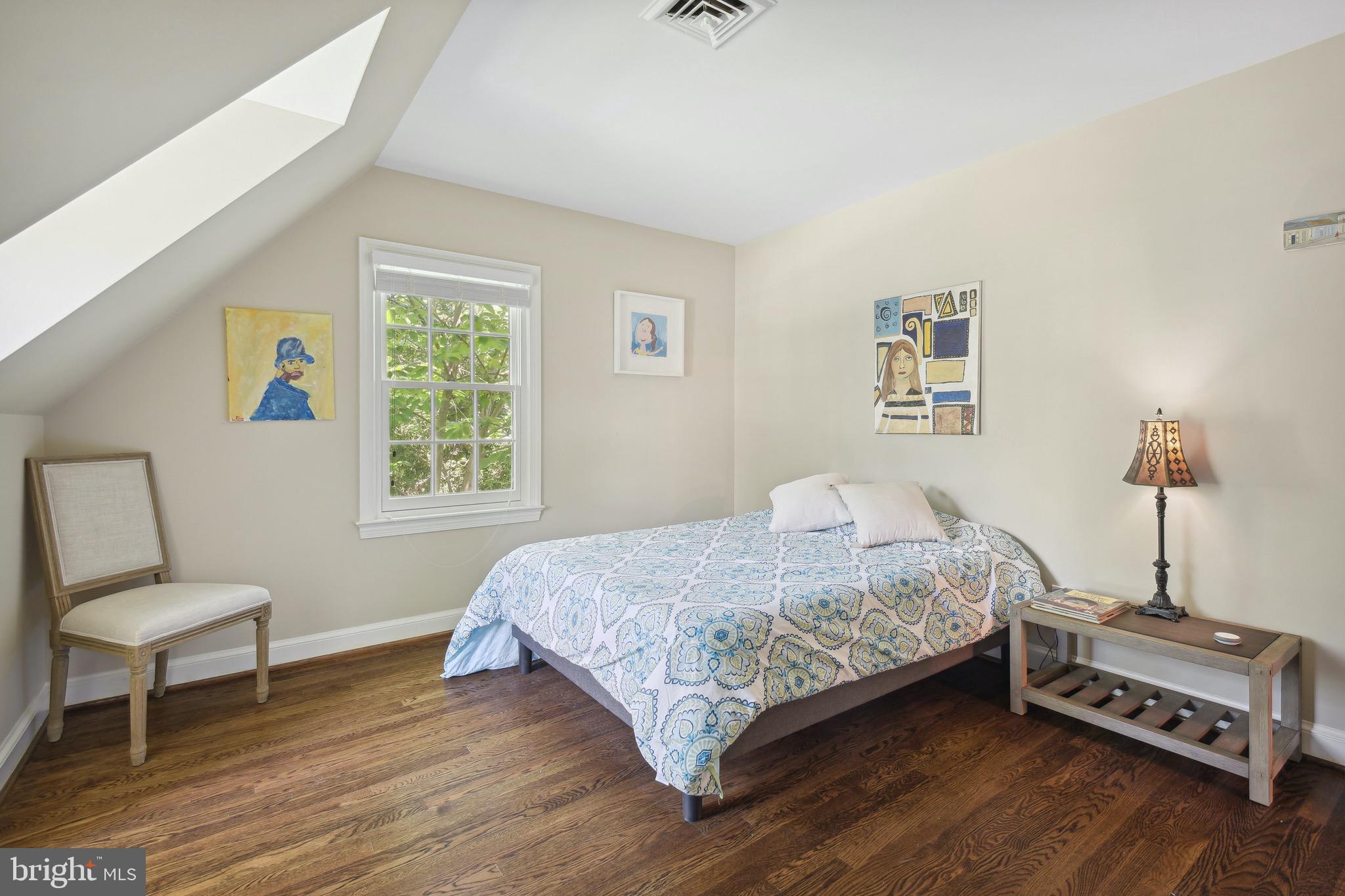 BURNING TREE VIEW - Residential