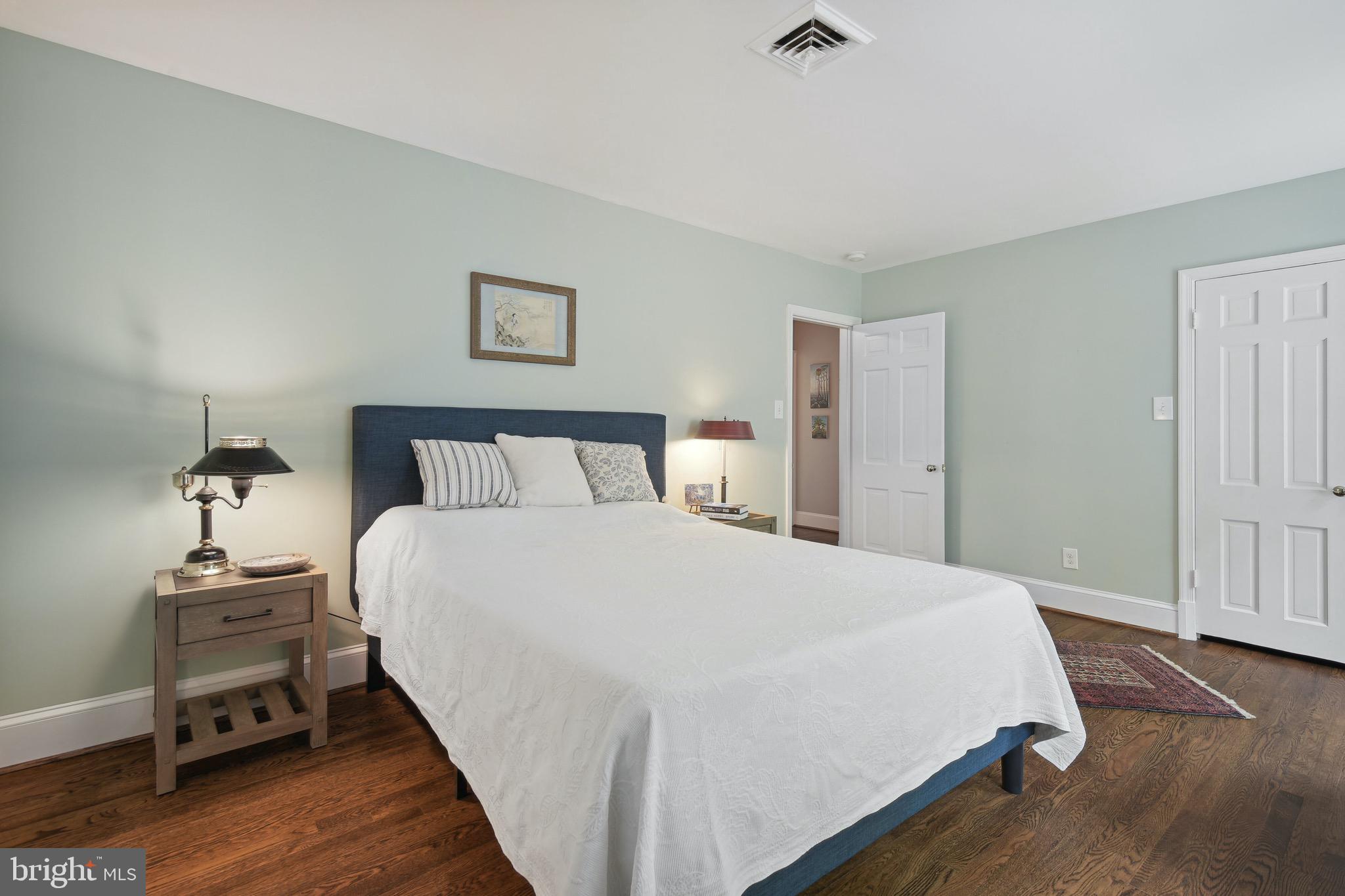 BURNING TREE VIEW - Residential