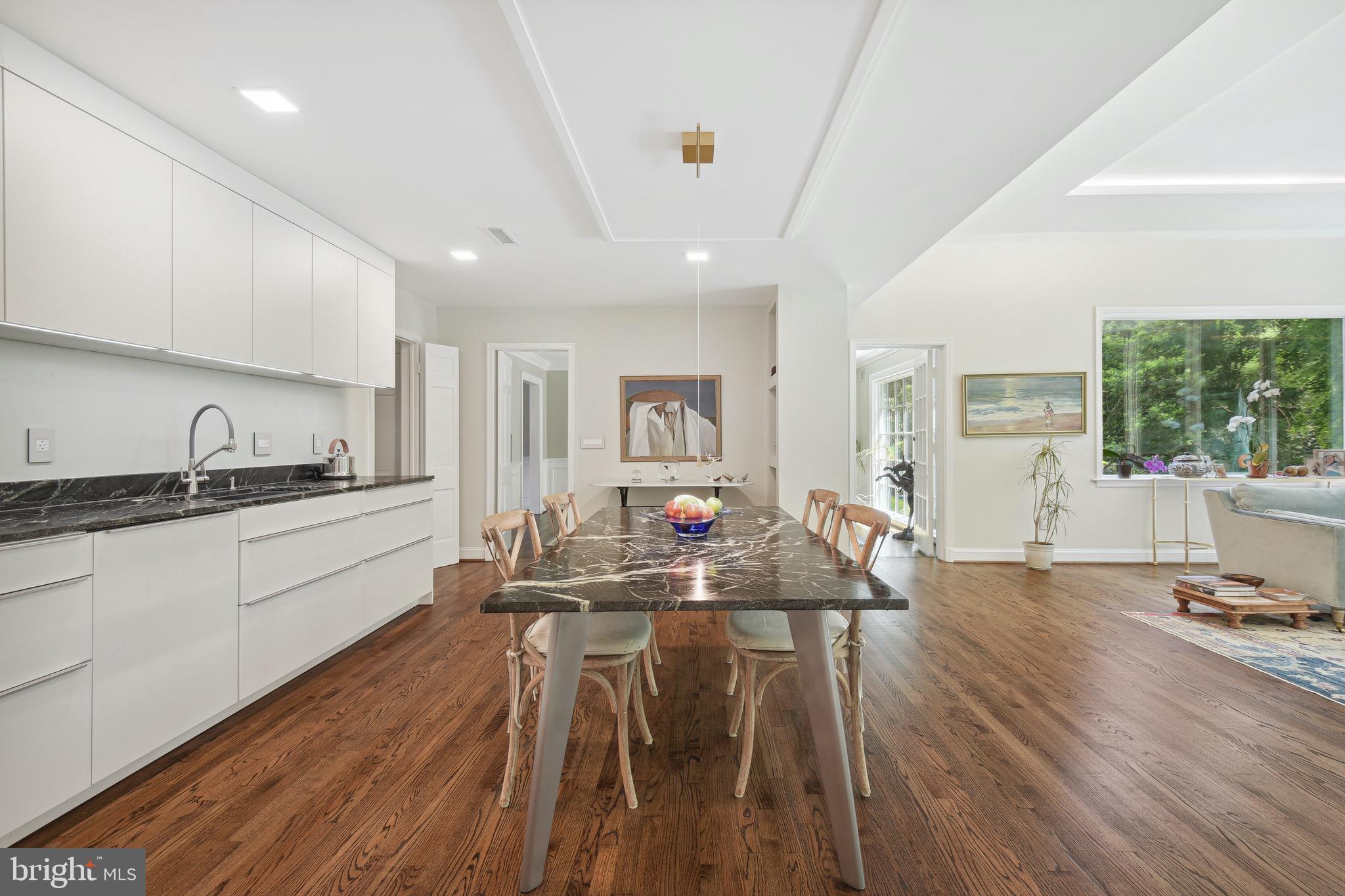 BURNING TREE VIEW - Residential