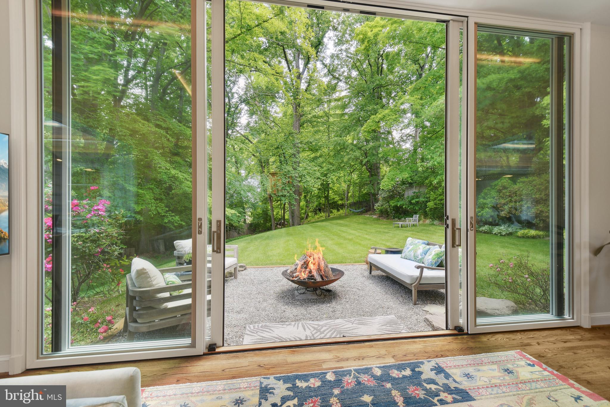 BURNING TREE VIEW - Residential