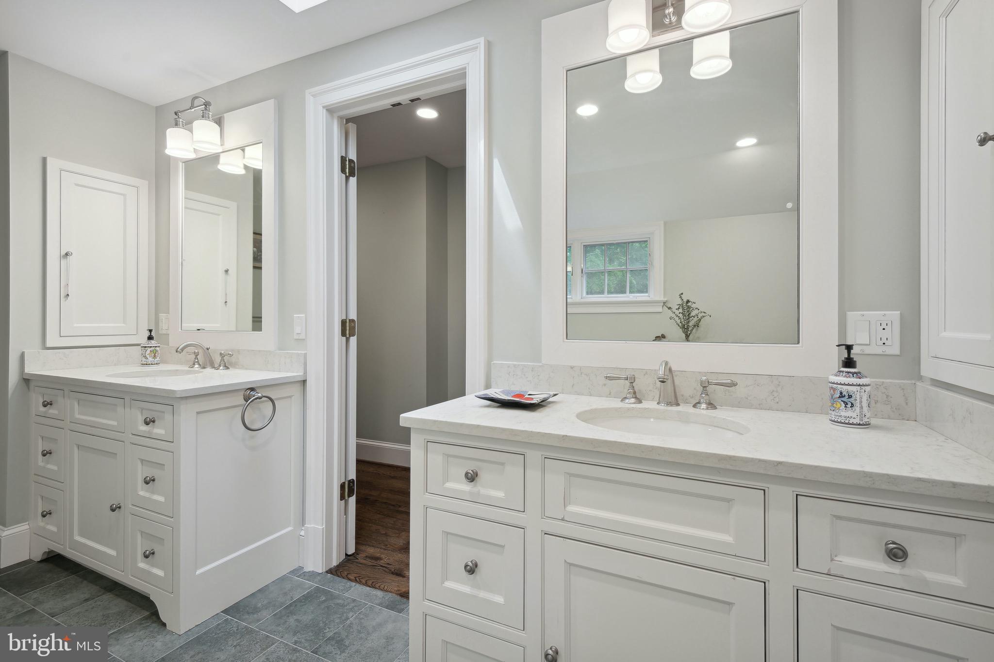 BURNING TREE VIEW - Residential