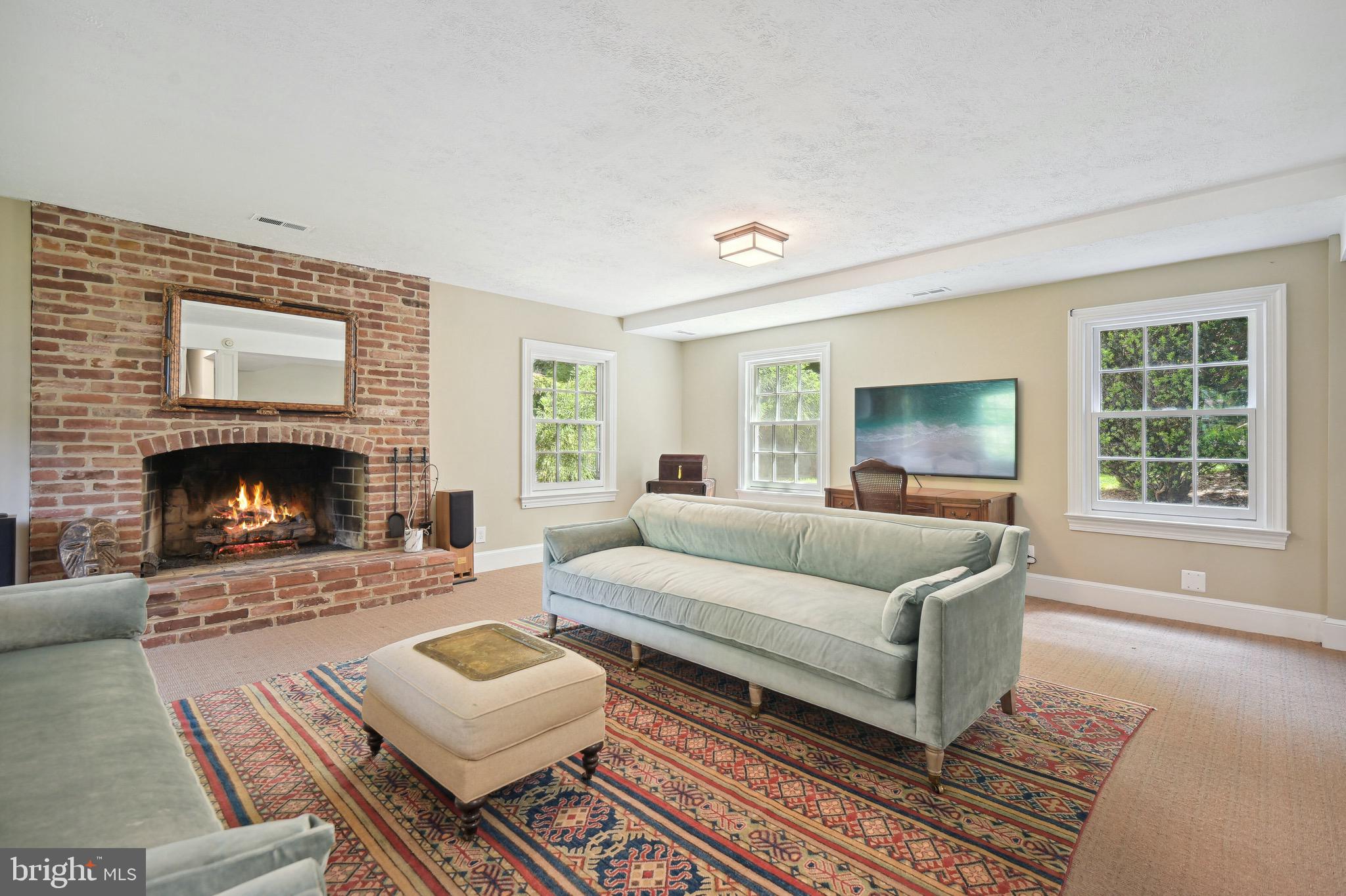 BURNING TREE VIEW - Residential